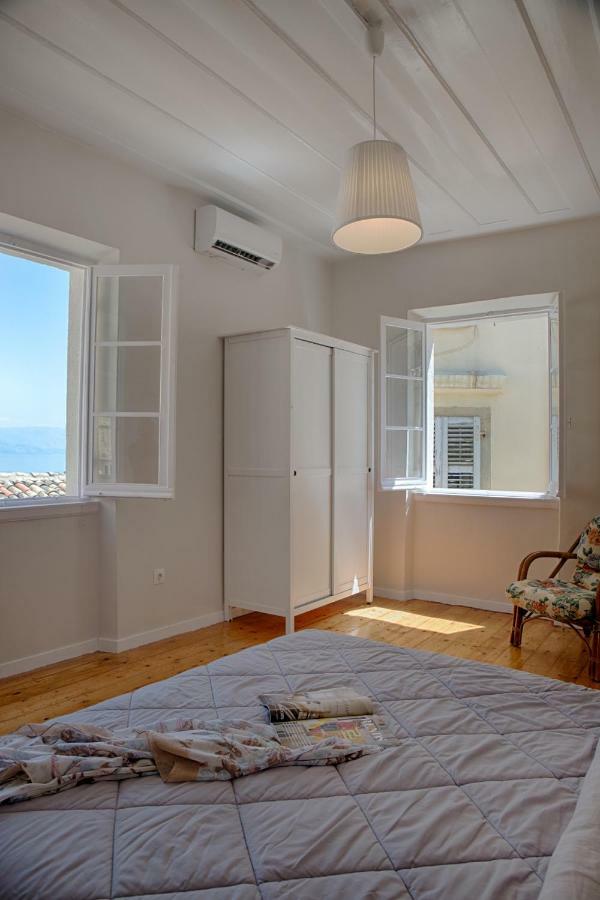 Serene Sea View Apartment In Corfu Old Town Exterior photo